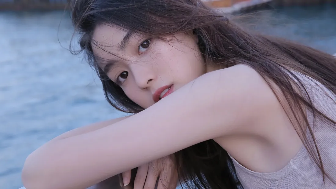 4k长发美女壁纸|海边水面背景图片 - 养眼真人质感「哲风壁纸」 4k长发美女壁纸|海边水面背景图片 - 养眼真人质感「哲风壁纸」