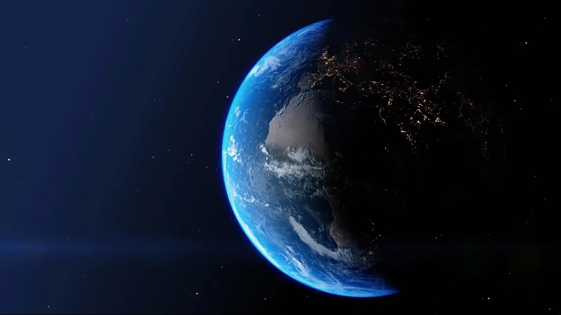 深邃太空中的半明半暗地球，夜半球分布着城市灯光，背景点缀稀疏星点