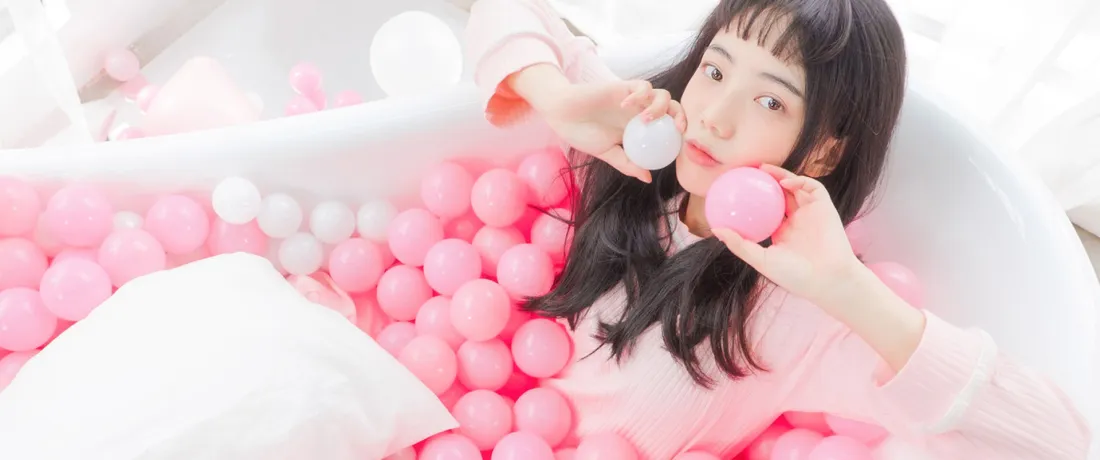 3k清新少女壁纸|粉色海洋球背景图片 - 甜美可爱室内人像写真「哲风壁纸」 3k清新少女壁纸|粉色海洋球背景图片 - 甜美可爱室内人像写真「哲风壁纸」