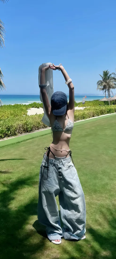 海边美女手机壁纸|草坪海岸背景图片 - 夏日度假风休闲人像「哲风壁纸」 海边美女手机壁纸|草坪海岸背景图片 - 夏日度假风休闲人像「哲风壁纸」