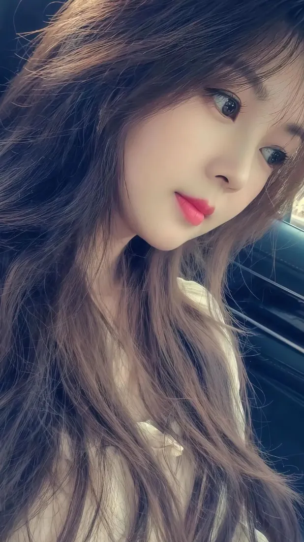 棕发美女手机壁纸|车内背景图片 - 红唇休闲少女「哲风壁纸」 棕发美女手机壁纸|车内背景图片 - 红唇休闲少女「哲风壁纸」