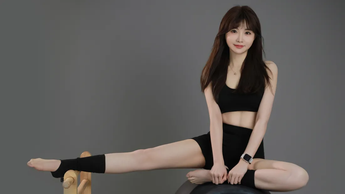 4k少女壁纸|灰色背景图片 - 运动风甜美写真「哲风壁纸」 4k少女壁纸|灰色背景图片 - 运动风甜美写真「哲风壁纸」