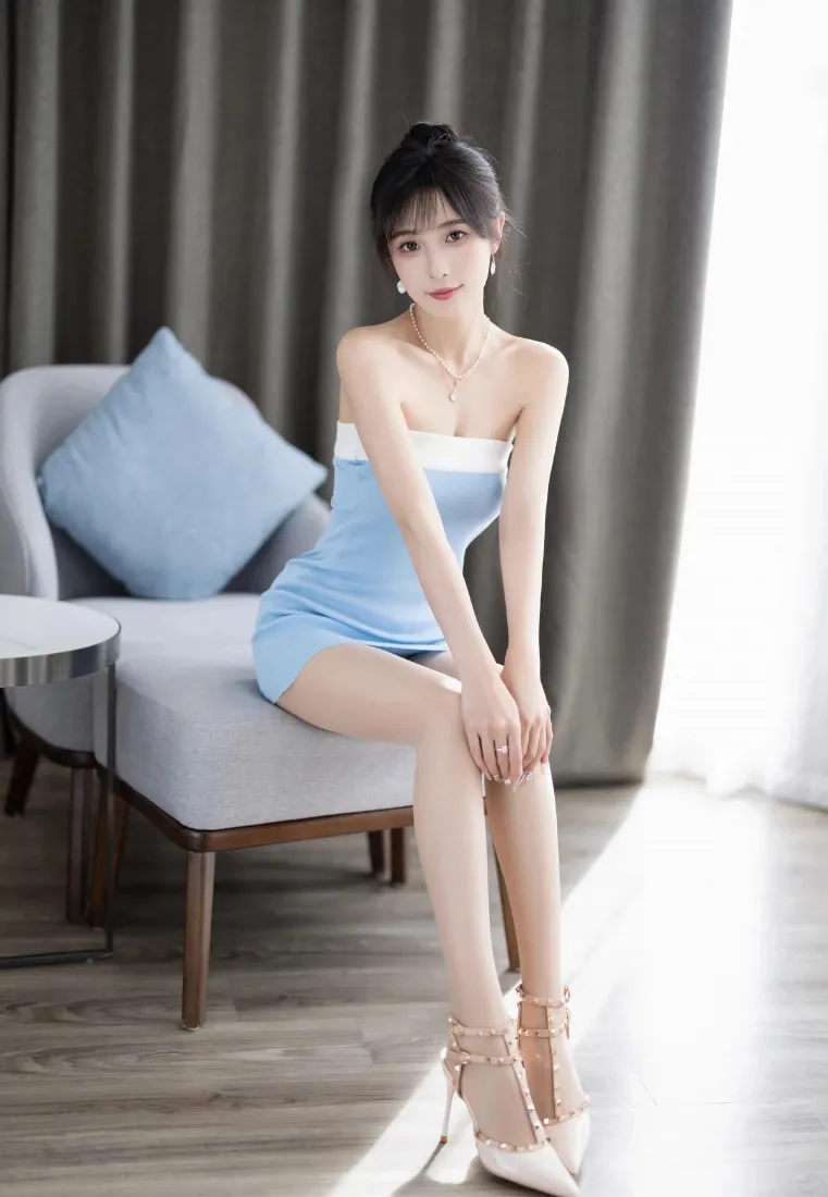 蓝裙美女手机壁纸|居家沙发背景图片 - 优雅穿搭「哲风壁纸」 蓝裙美女手机壁纸|居家沙发背景图片 - 优雅穿搭「哲风壁纸」
