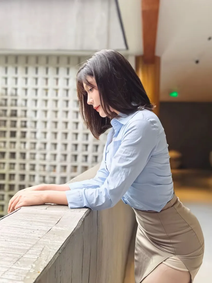 气质短发美女手机壁纸｜职场穿搭背景图片 - 佛系氛围感「哲风壁纸」