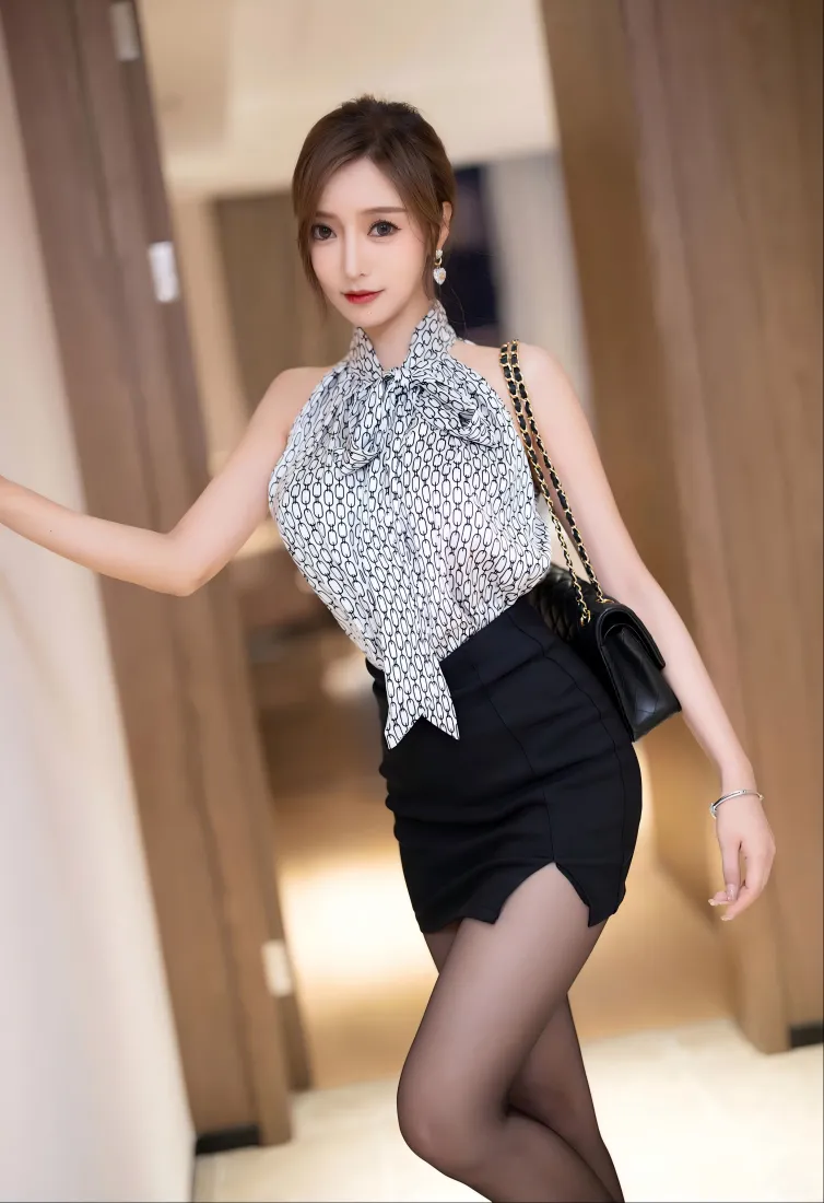 时尚气质美女手机壁纸|室内穿搭背景图片 - 优雅魅力写真「哲风壁纸」 时尚气质美女手机壁纸|室内穿搭背景图片 - 优雅魅力写真「哲风壁纸」