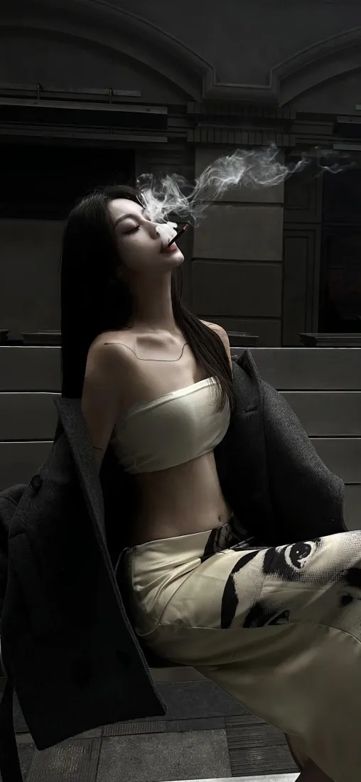 暗系女生手机壁纸|清冷氛围感背景图片 - 气质御姐「哲风壁纸」 暗系女生手机壁纸|清冷氛围感背景图片 - 气质御姐「哲风壁纸」