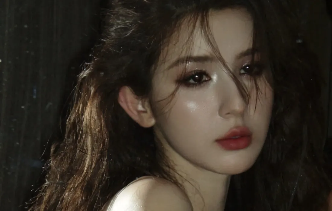 2k哈尼克孜壁纸|暗调氛围感背景图片 - 卷发红唇美女「哲风壁纸」 2k哈尼克孜壁纸|暗调氛围感背景图片 - 卷发红唇美女「哲风壁纸」