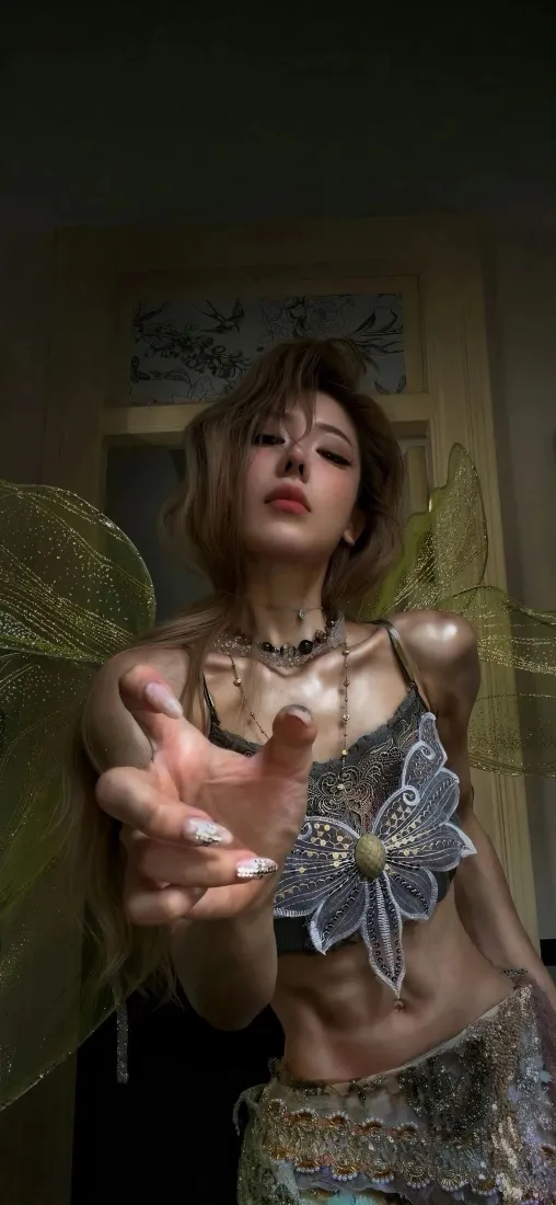 翅膀美女手机壁纸｜氛围感背景图片 - 时尚写真「哲风壁纸」