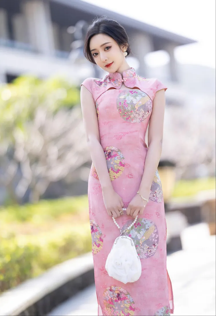 旗袍美女手机壁纸｜室外庭院背景图片 - 国风性感写真「哲风壁纸」