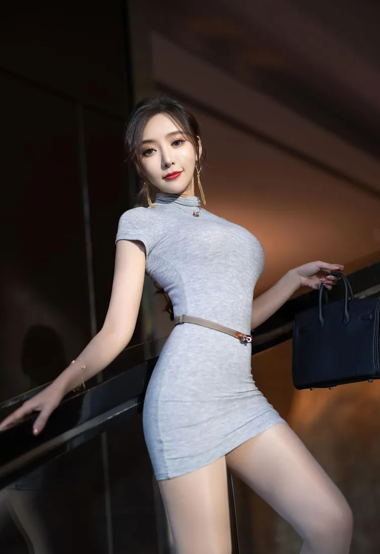 性感美女手机壁纸|浅蓝包臀裙背景图片 - 气质时尚写真「哲风壁纸」 性感美女手机壁纸|浅蓝包臀裙背景图片 - 气质时尚写真「哲风壁纸」