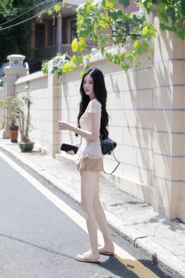 长腿美女手机壁纸|夏日户外背景图片 - 清新养眼「哲风壁纸」 长腿美女手机壁纸|夏日户外背景图片 - 清新养眼「哲风壁纸」