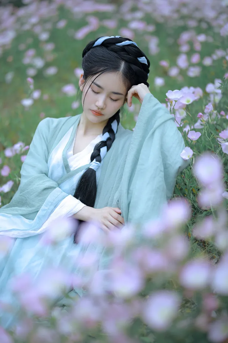 古典汉服美女手机壁纸｜紫色花田背景图片 - 古风人像写真「哲风壁纸」