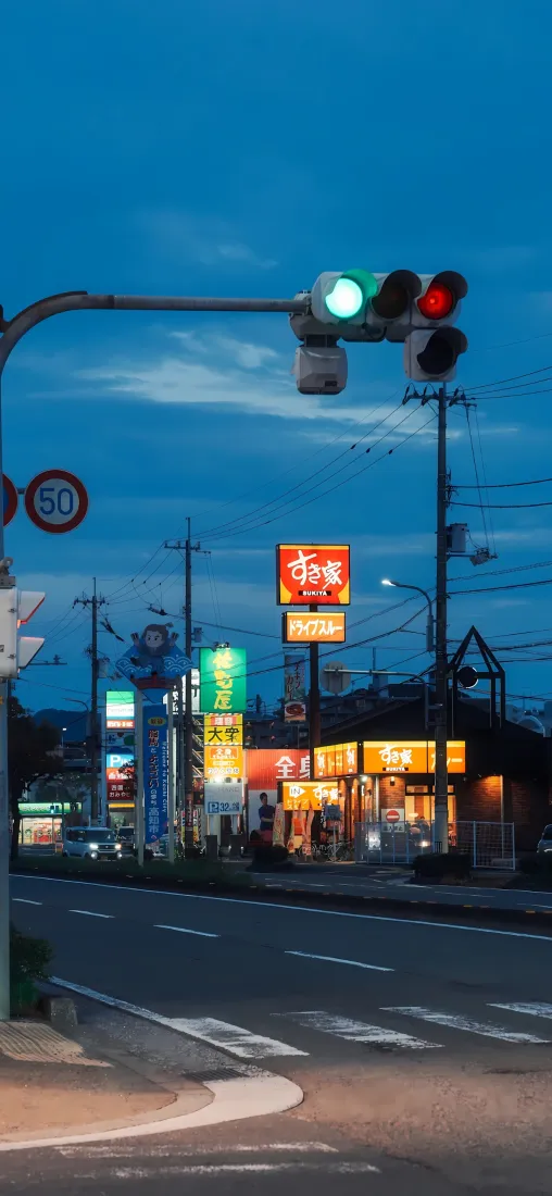 城市街景手机壁纸｜马路红绿灯背景图片 - 傍晚蓝调街景「哲风壁纸」
