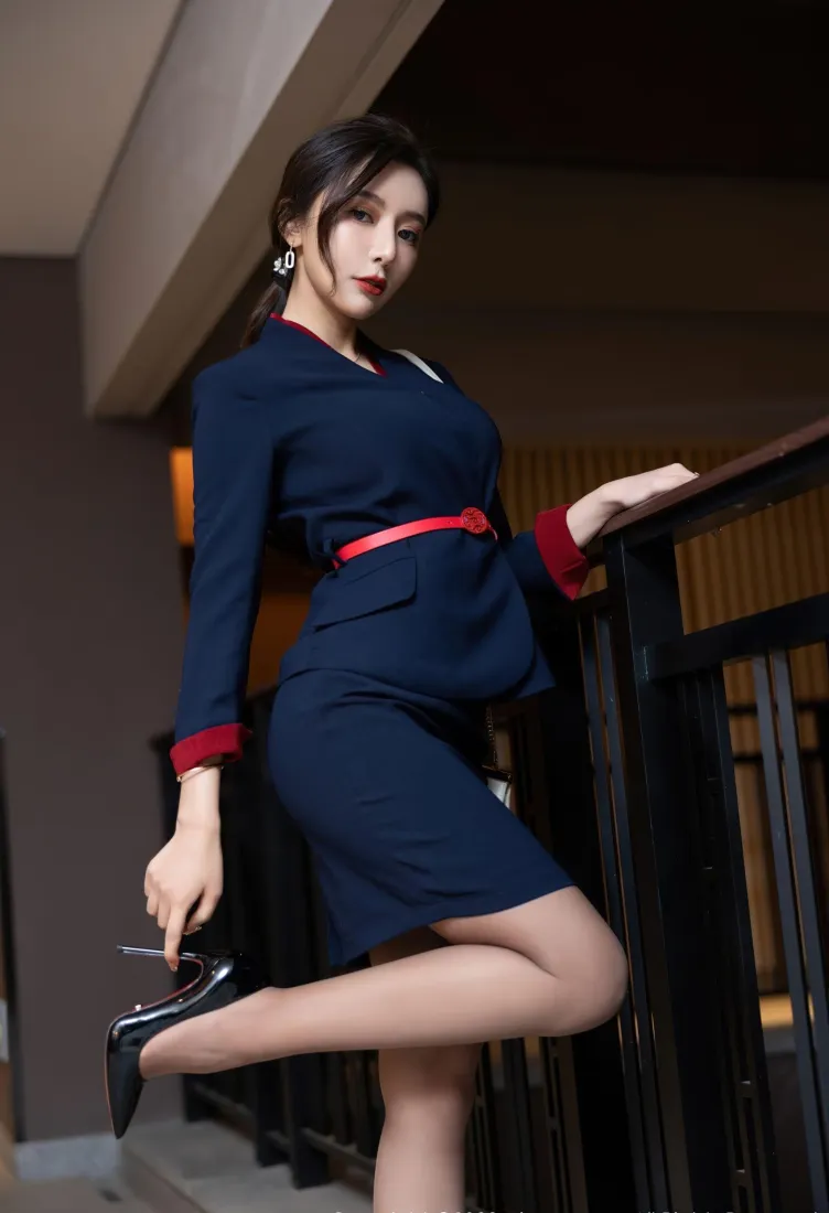 性感空姐手机壁纸｜藏青制服背景图片 - 气质御姐写真「哲风壁纸」