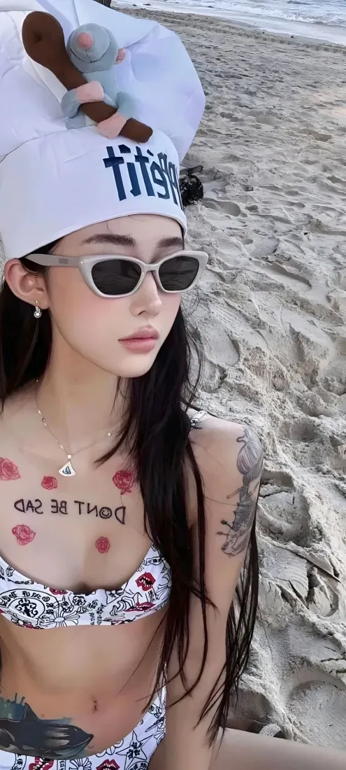 沙滩美女手机壁纸｜海边度假背景图片 - 时尚泳装写真「哲风壁纸」