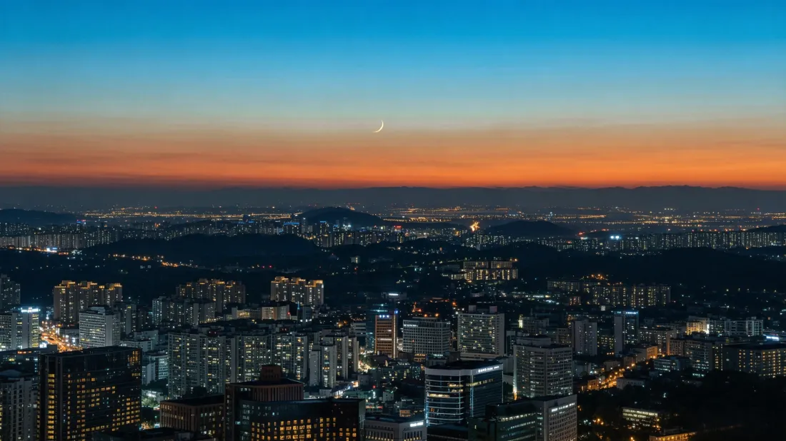 3k城市黄昏夜景壁纸｜蓝橙渐变天空背景图片 - 俯瞰万家灯火都市暮色「哲风壁纸」