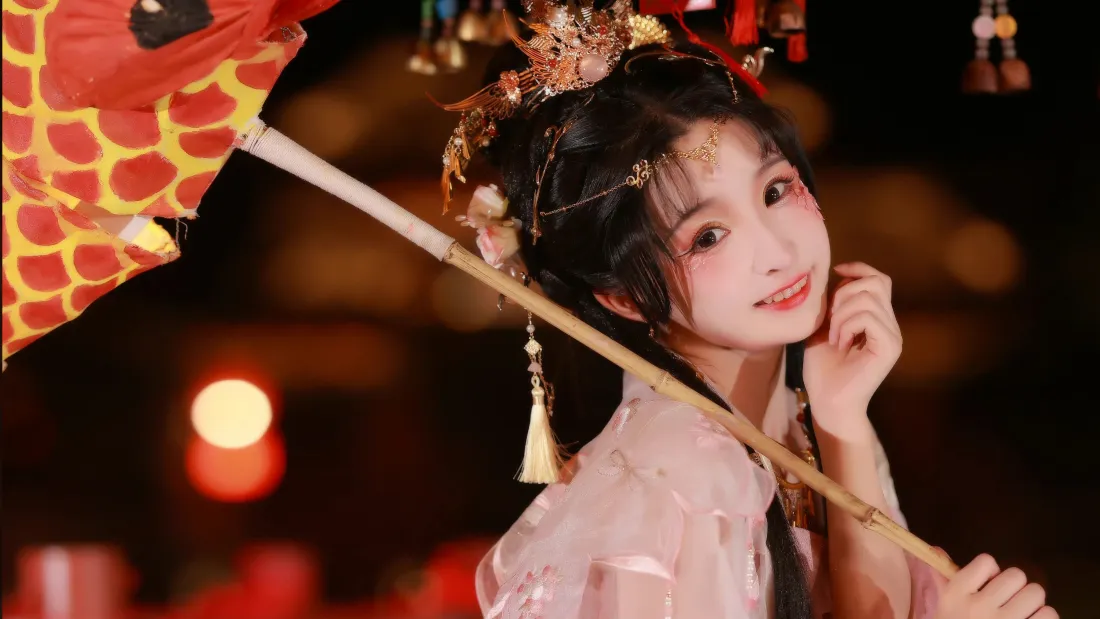 4k古装女孩壁纸|夜景灯笼背景图片 - 粉衣持伞浅笑「哲风壁纸」 4k古装女孩壁纸|夜景灯笼背景图片 - 粉衣持伞浅笑「哲风壁纸」