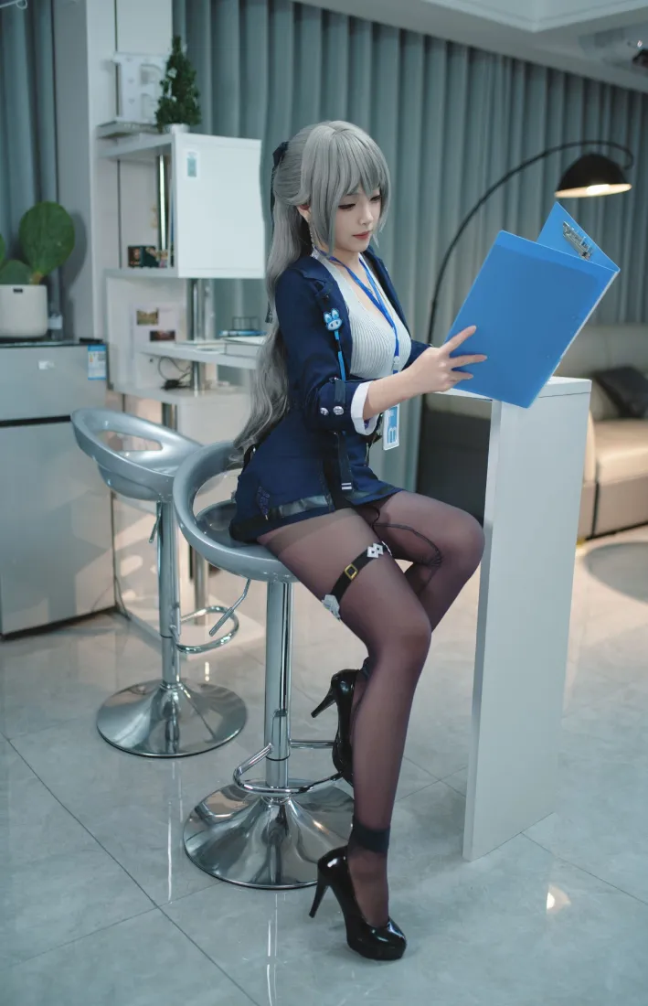 OL美女手机壁纸｜室内办公背景图片 - 黑丝制服御姐写真「哲风壁纸」