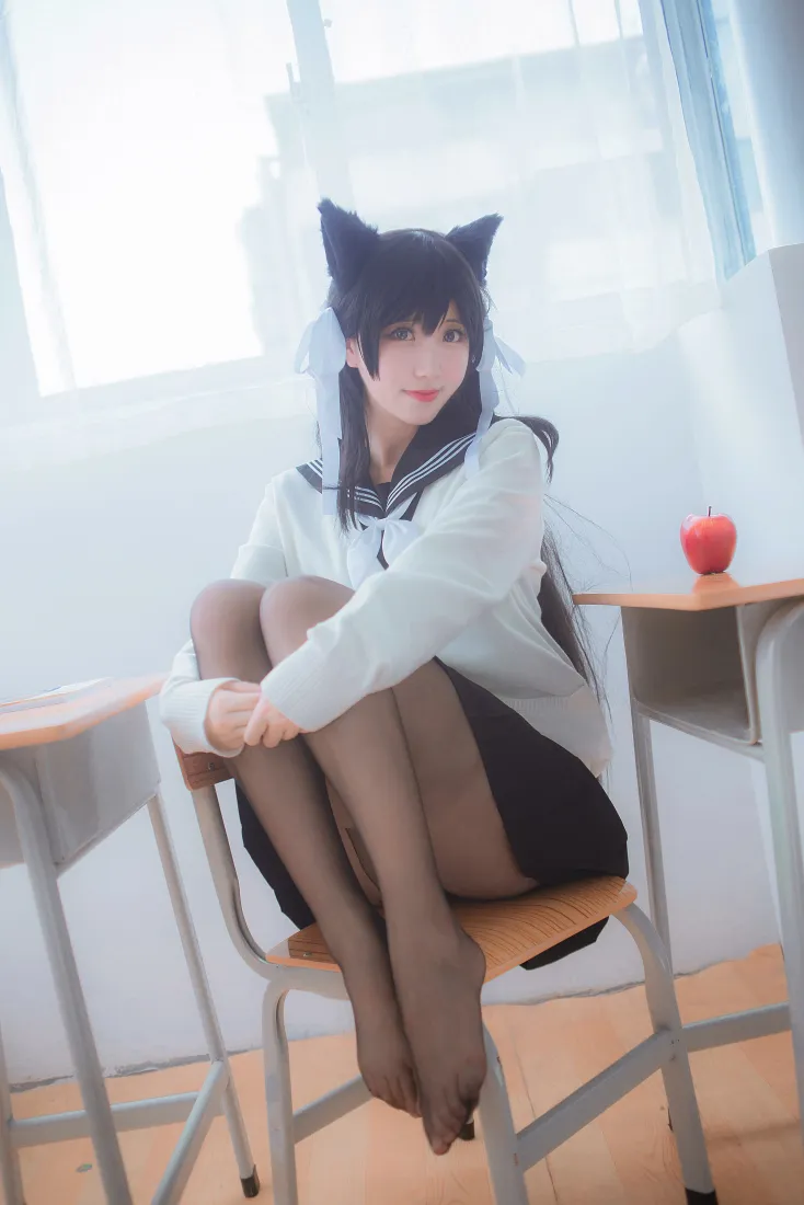 爱宕cos手机壁纸|教室课桌背景图片 - 黑丝兽耳校服少女「哲风壁纸」 爱宕cos手机壁纸|教室课桌背景图片 - 黑丝兽耳校服少女「哲风壁纸」