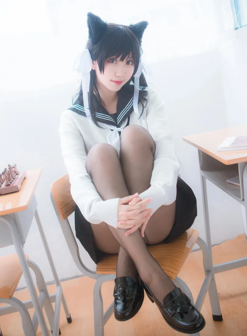 爱宕cos手机壁纸|教室水手服背景图片 - 黑丝猫耳少女「哲风壁纸」 爱宕cos手机壁纸|教室水手服背景图片 - 黑丝猫耳少女「哲风壁纸」