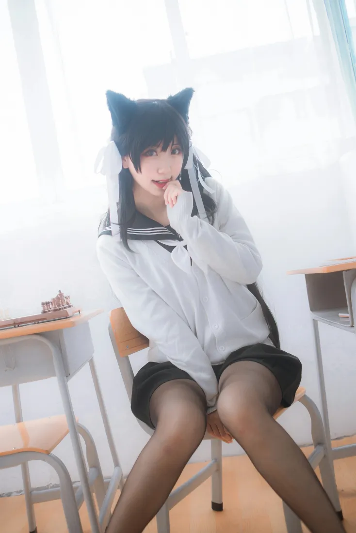 爱宕cos手机壁纸|教室背景图片 - 猫耳黑丝制服少女「哲风壁纸」 爱宕cos手机壁纸|教室背景图片 - 猫耳黑丝制服少女「哲风壁纸」