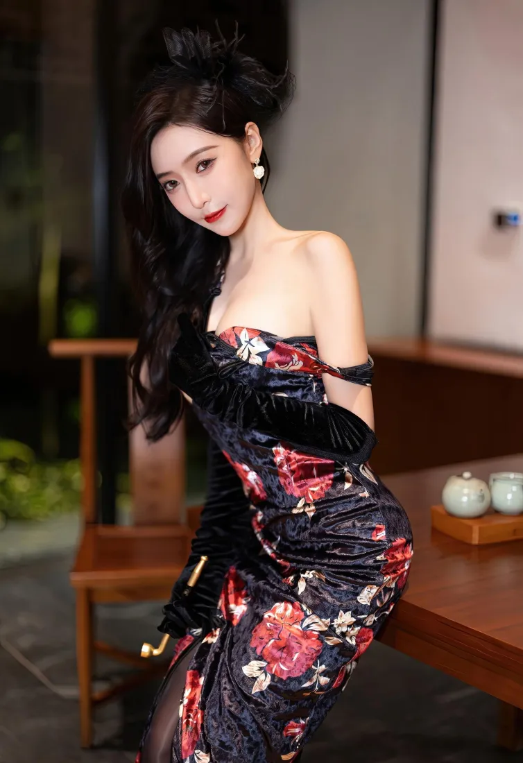 性感美女手机壁纸｜复古礼服背景图片 - 红唇长卷发造型「哲风壁纸」