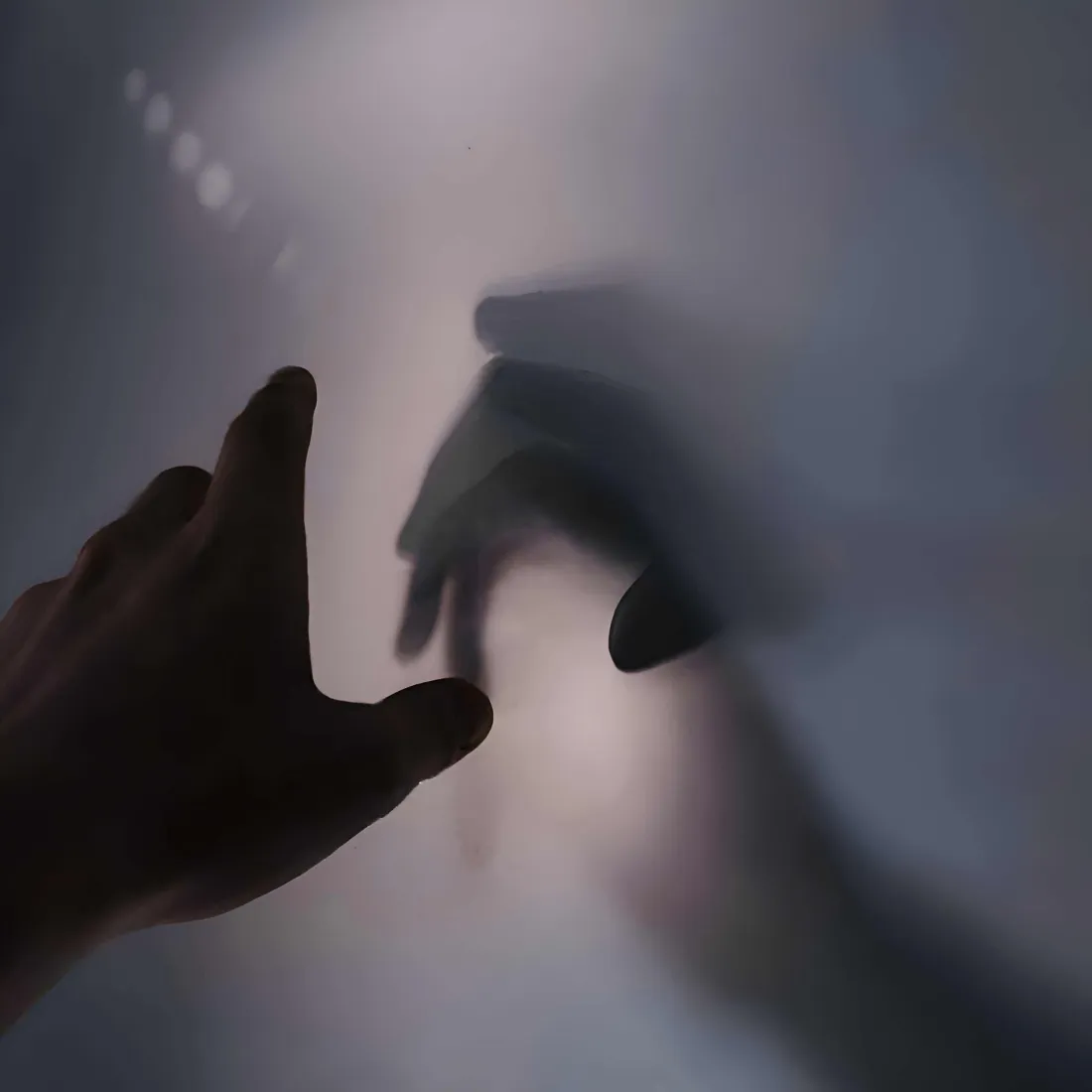 手势手机壁纸｜隔雾触碰背景图片 - 氛围感男生头像「哲风壁纸」
