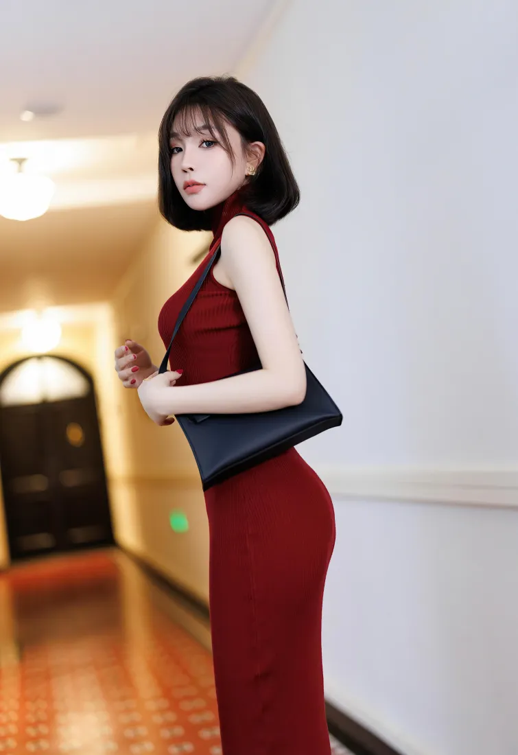 红衣短发美女手机壁纸｜室内走廊背景图片 - 酒红色修身长裙「哲风壁纸」