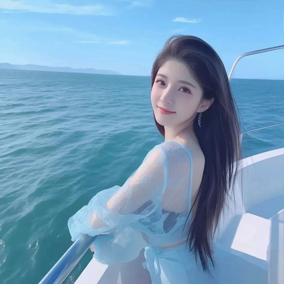 蓝衣美女手机壁纸|游艇海景背景图片 - 黑长直回眸海边度假「哲风壁纸」 蓝衣美女手机壁纸|游艇海景背景图片 - 黑长直回眸海边度假「哲风壁纸」