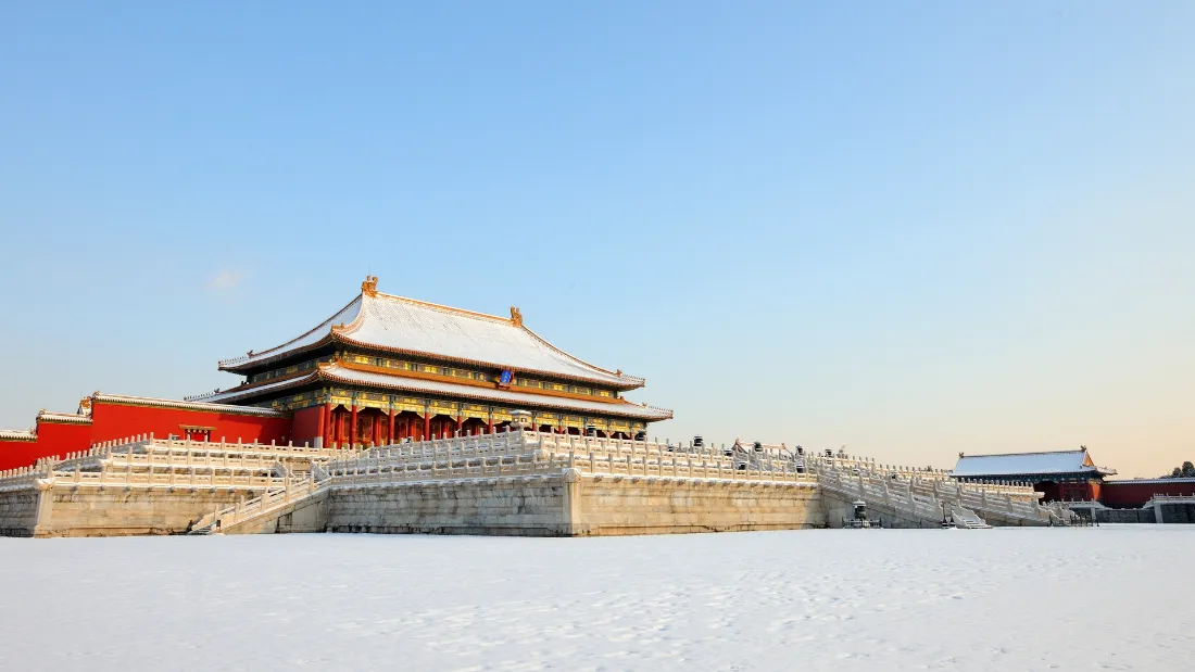 2k紫禁城壁纸｜雪后故宫背景图片 - 太和殿红墙冬景「哲风壁纸」