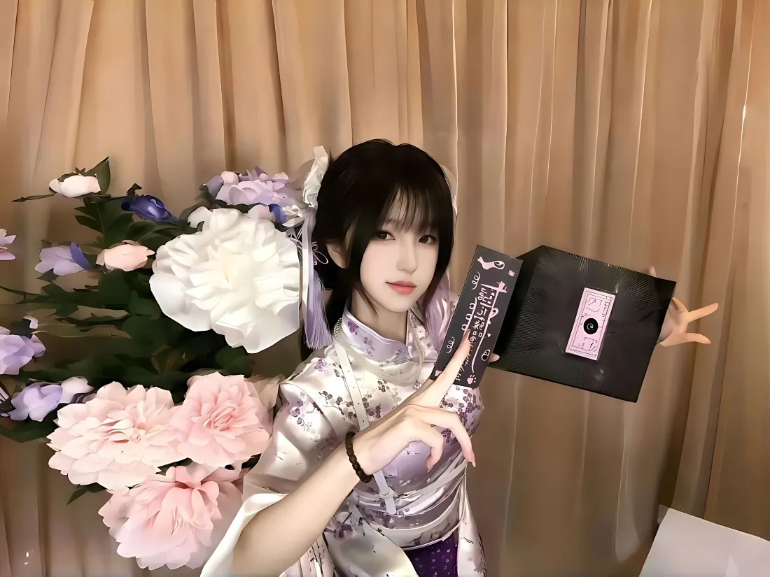 2k紫白中华风洛丽塔美女壁纸｜花束折扇背景图片「哲风壁纸」