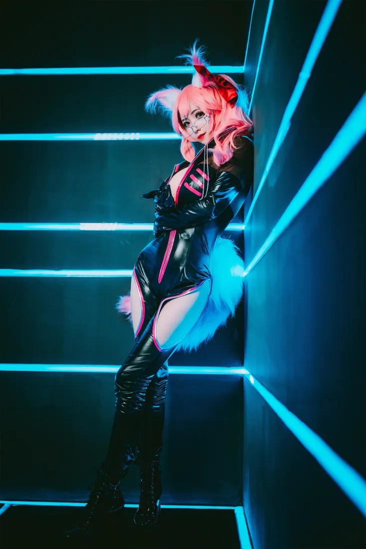 玉藻前手机壁纸｜霓虹光影背景图片 - 狐耳cosplay「哲风壁纸」