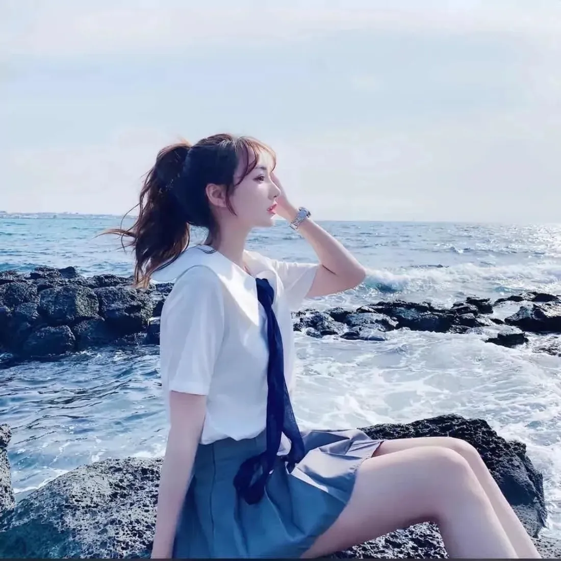 水手服美女手机壁纸|海边礁石背景图片 - 情侣头像「哲风壁纸」 水手服美女手机壁纸|海边礁石背景图片 - 情侣头像「哲风壁纸」