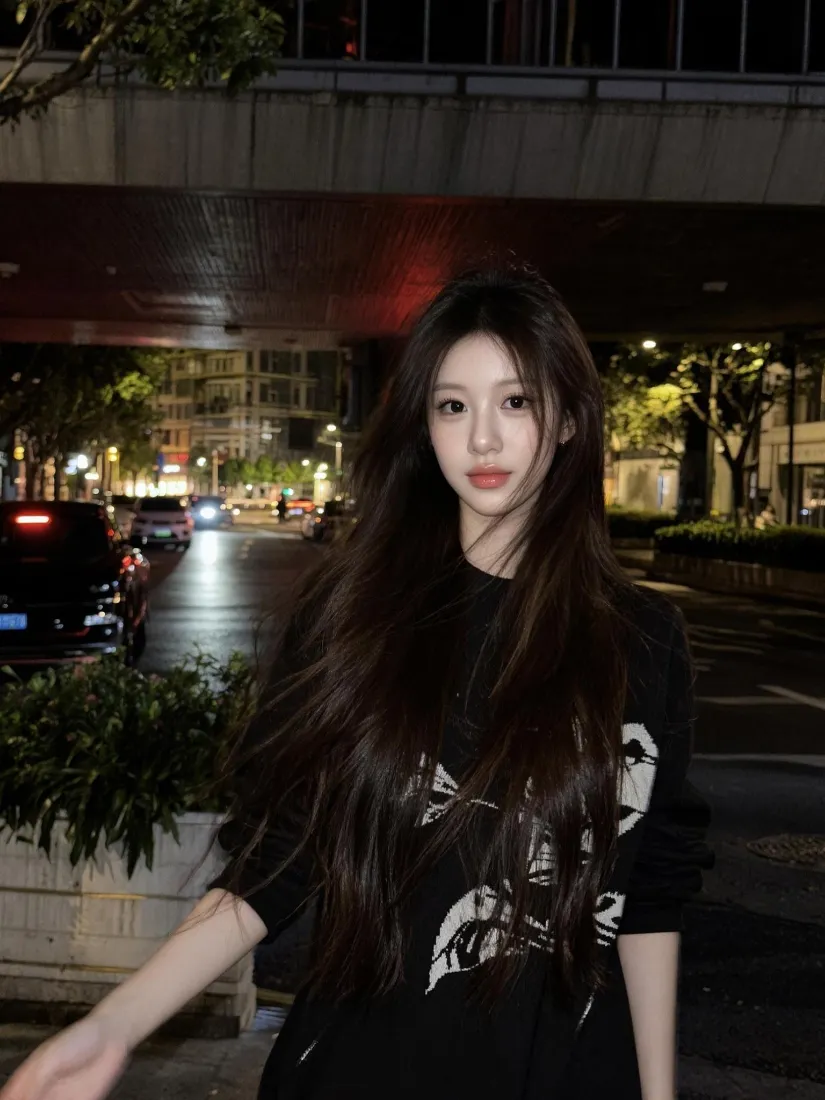 长发美女手机壁纸|夜晚街拍背景图片 - 黑T恤夜景「哲风壁纸」 长发美女手机壁纸|夜晚街拍背景图片 - 黑T恤夜景「哲风壁纸」