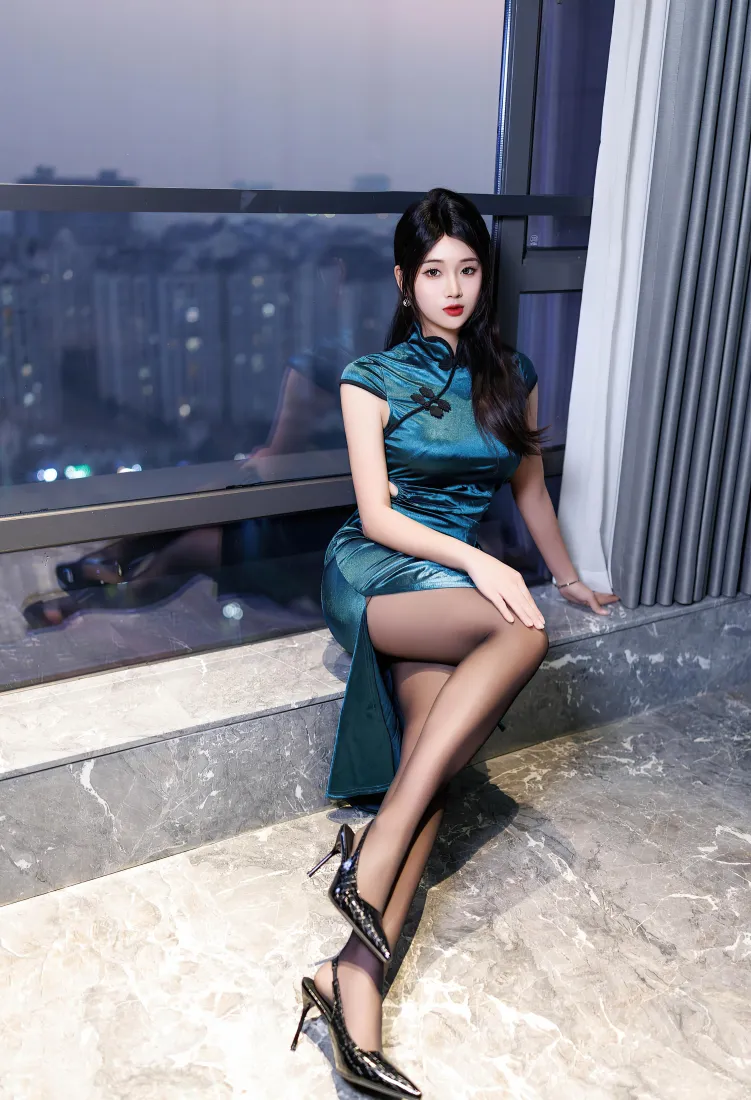 旗袍美女手机壁纸|窗边夜景背景图片 - 黑丝高跟性感穿搭「哲风壁纸」 旗袍美女手机壁纸|窗边夜景背景图片 - 黑丝高跟性感穿搭「哲风壁纸」