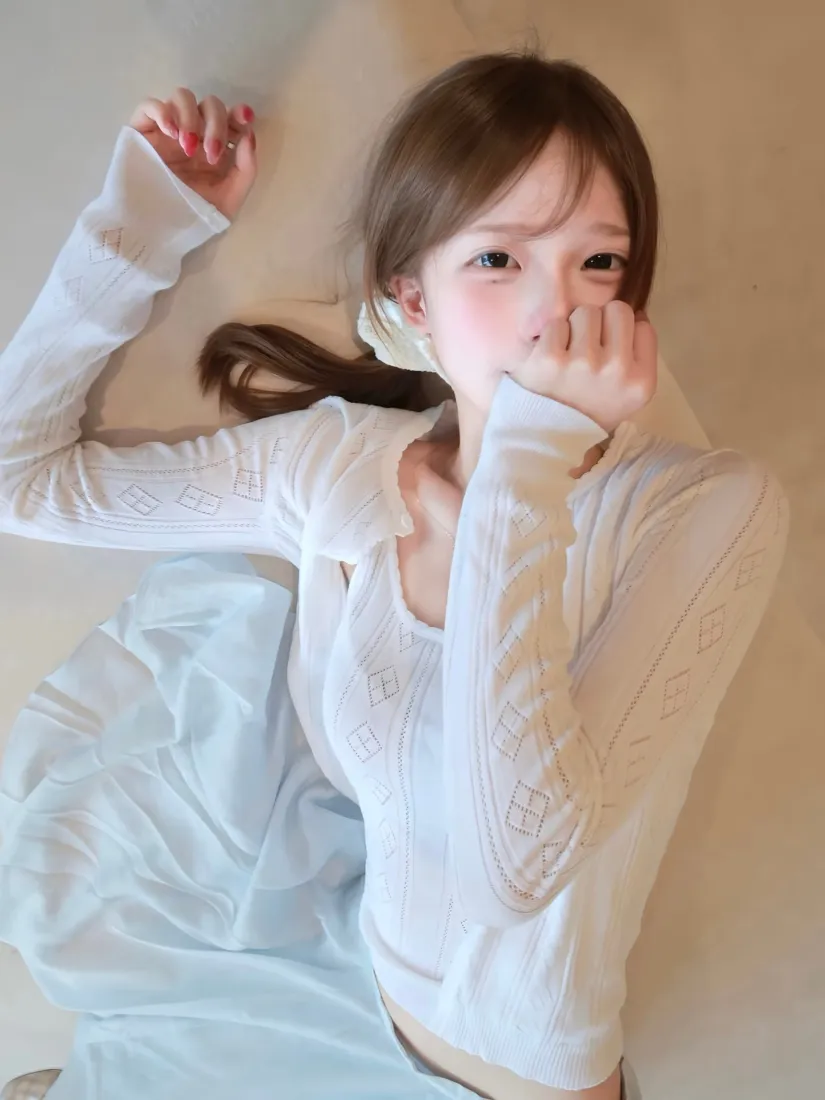 甜妹美女手机壁纸|居家自拍背景图片 - 白衣软萌少女「哲风壁纸」 甜妹美女手机壁纸|居家自拍背景图片 - 白衣软萌少女「哲风壁纸」