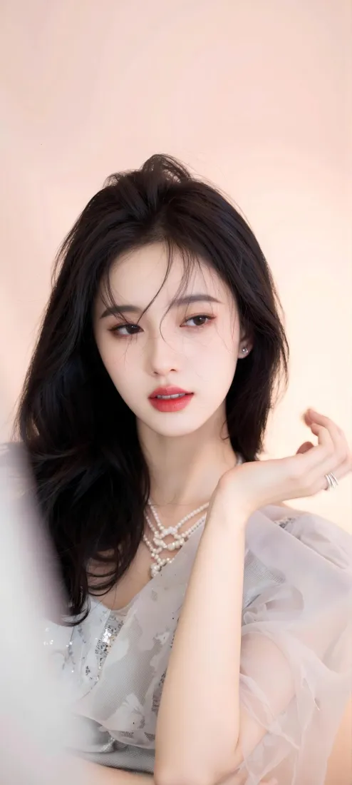 气质美女手机壁纸｜暖调背景图片 - 蓝裙黑发红唇造型「哲风壁纸」