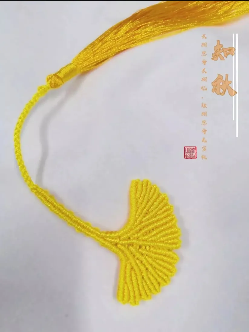 银杏叶绳编书签|浅灰背景图片 - 国风手作流苏书签「哲风壁纸」 银杏叶绳编书签|浅灰背景图片 - 国风手作流苏书签「哲风壁纸」