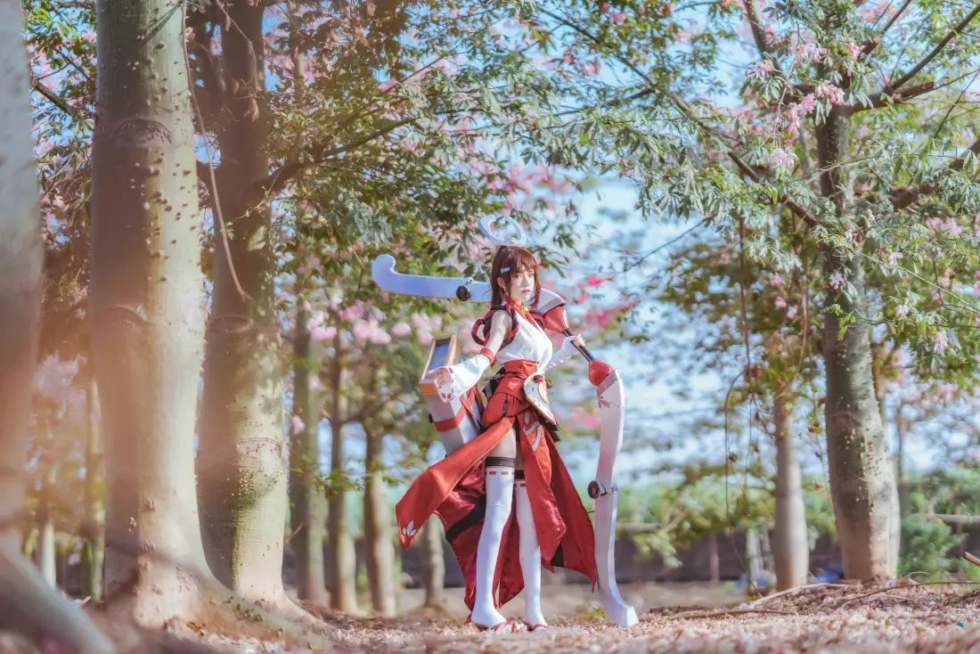 8k伽罗花见巫女壁纸｜森林户外背景图片 - 桜桃喵cosplay「哲风壁纸」