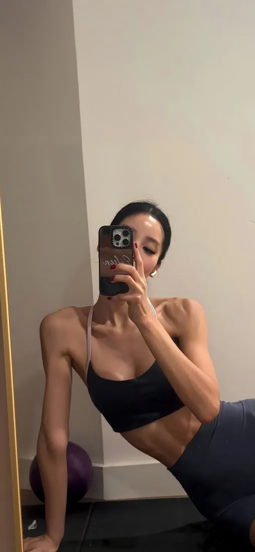 健身美女手机壁纸|居家自拍背景图片 - 运动内衣瑜伽裤好身材「哲风壁纸」 健身美女手机壁纸|居家自拍背景图片 - 运动内衣瑜伽裤好身材「哲风壁纸」