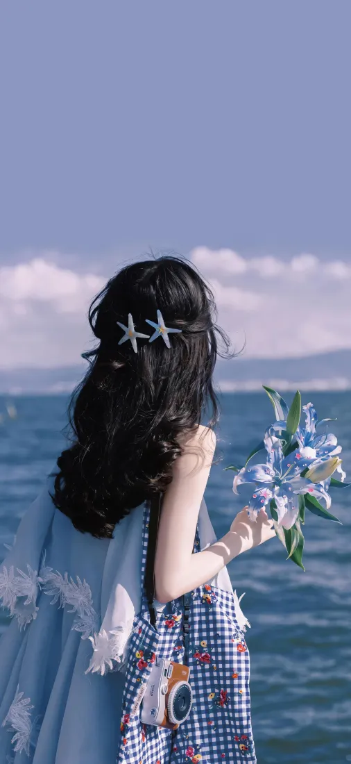 海边少女手机壁纸|背影捧花背景图片 - 海星发饰格纹裙海景「哲风壁纸」 海边少女手机壁纸|背影捧花背景图片 - 海星发饰格纹裙海景「哲风壁纸」