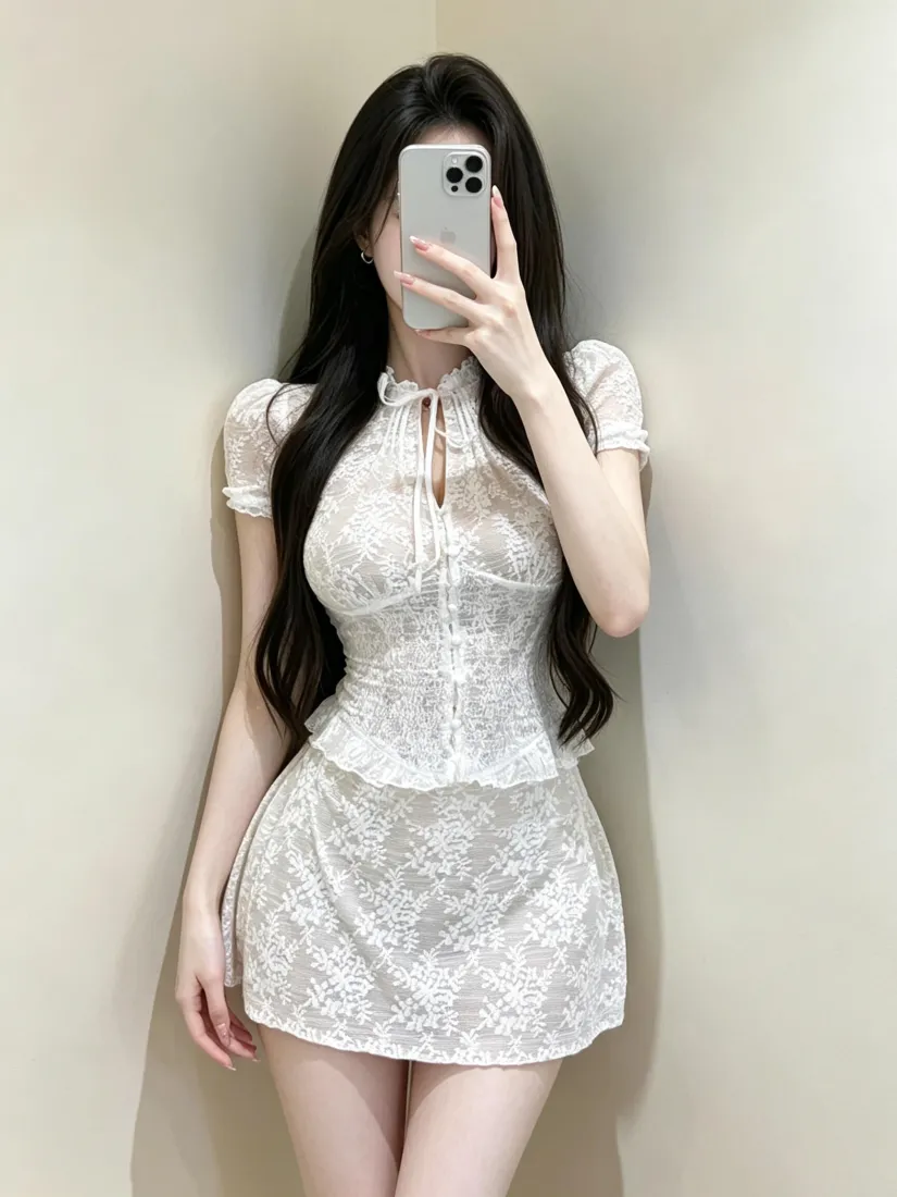 白裙美女手机壁纸｜对镜自拍背景图片 - 纯欲风穿搭「哲风壁纸」