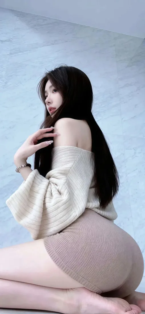 长发美女手机壁纸｜露肩穿搭背景图片 - 纯欲风人像「哲风壁纸」