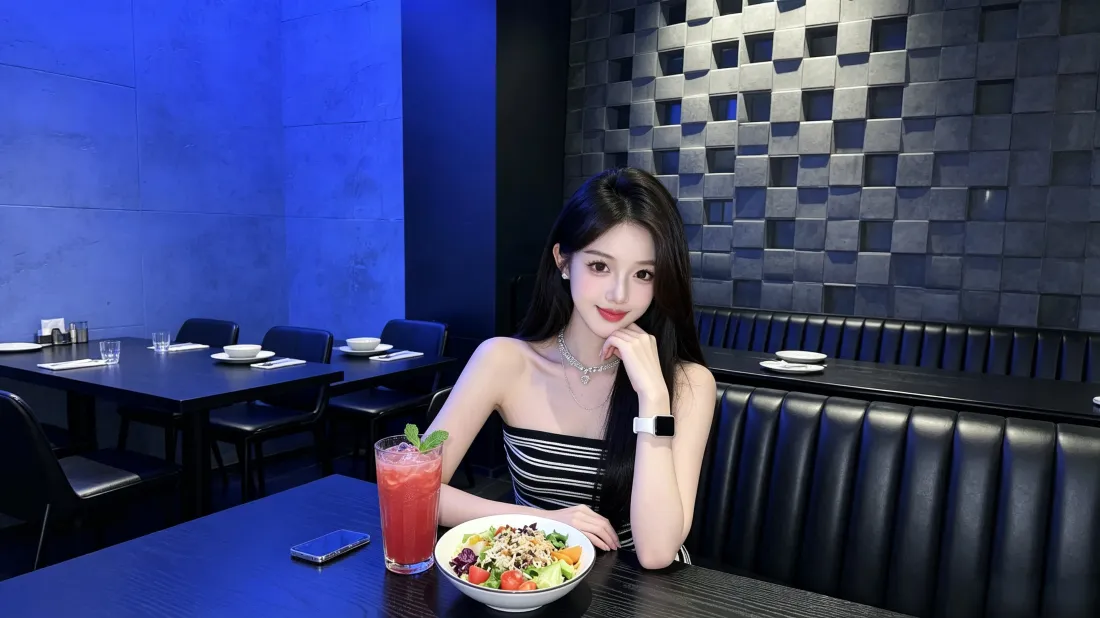 3k餐厅美女壁纸｜蓝色灯光背景图片 - 用餐随拍「哲风壁纸」