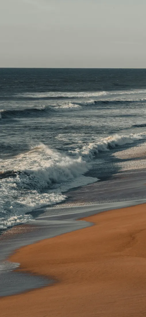 海岸海浪手机壁纸｜沙滩海景背景图片 - 治愈海边风景「哲风壁纸」