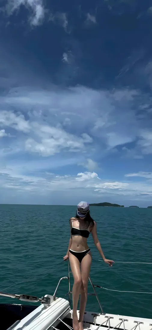 比基尼美女海边|帆船度假背景图片 - 蓝天碧海夏日「哲风壁纸」 比基尼美女海边|帆船度假背景图片 - 蓝天碧海夏日「哲风壁纸」