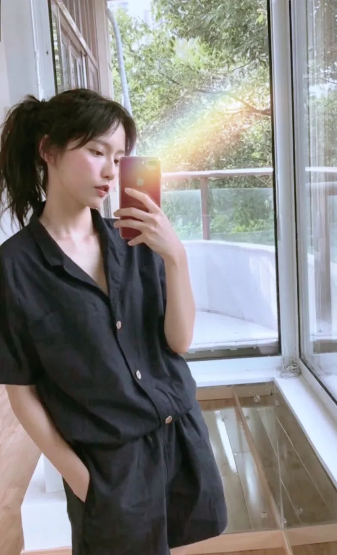 4k短裤壁纸 - 阳光 - 手机 - 少女「哲风壁纸」