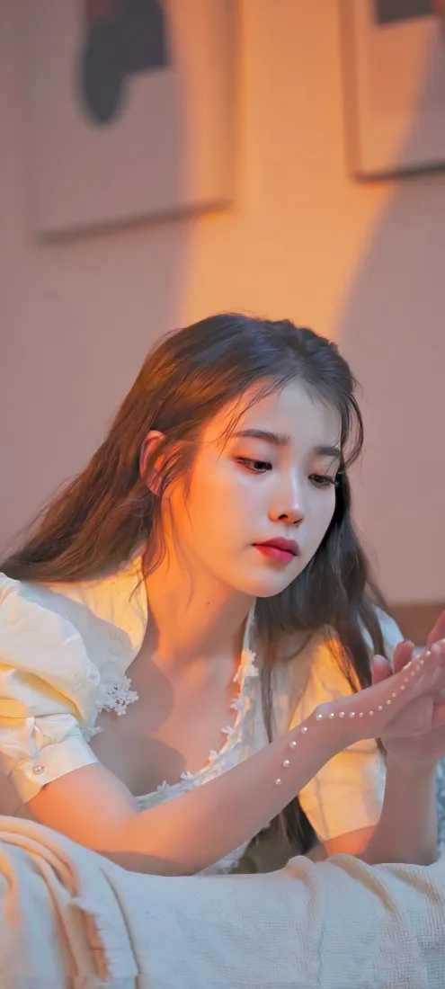 4k长发壁纸 - 暖光 - 明星 - IU「哲风壁纸」