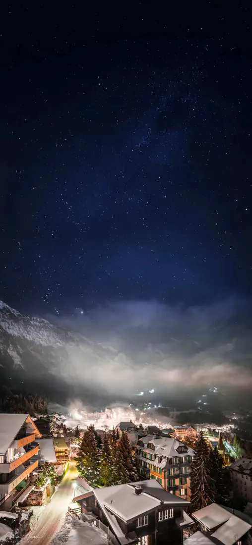 阿尔卑斯雪山小镇手机壁纸｜夜景背景图片 - 滑雪度假村万家灯火「哲风壁纸」