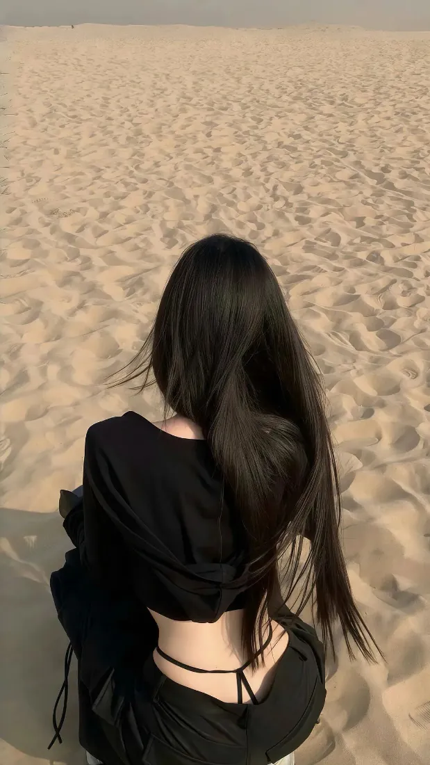 海边黑发美女手机壁纸|黑色露腰穿搭背景图片 - 氛围感沙滩背影「哲风壁纸」 海边黑发美女手机壁纸|黑色露腰穿搭背景图片 - 氛围感沙滩背影「哲风壁纸」